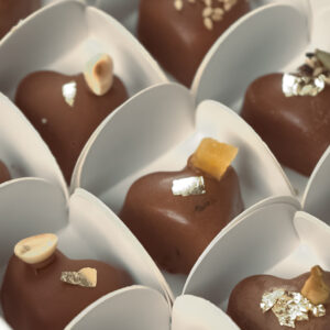 ASSORTED PRALINE MILK CHOCOLATE BOX