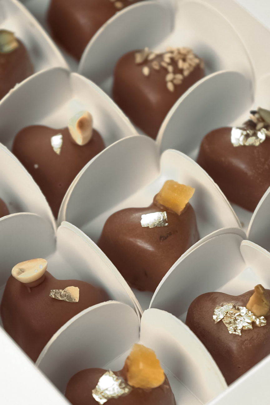 ASSORTED PRALINE MILK CHOCOLATE BOX
