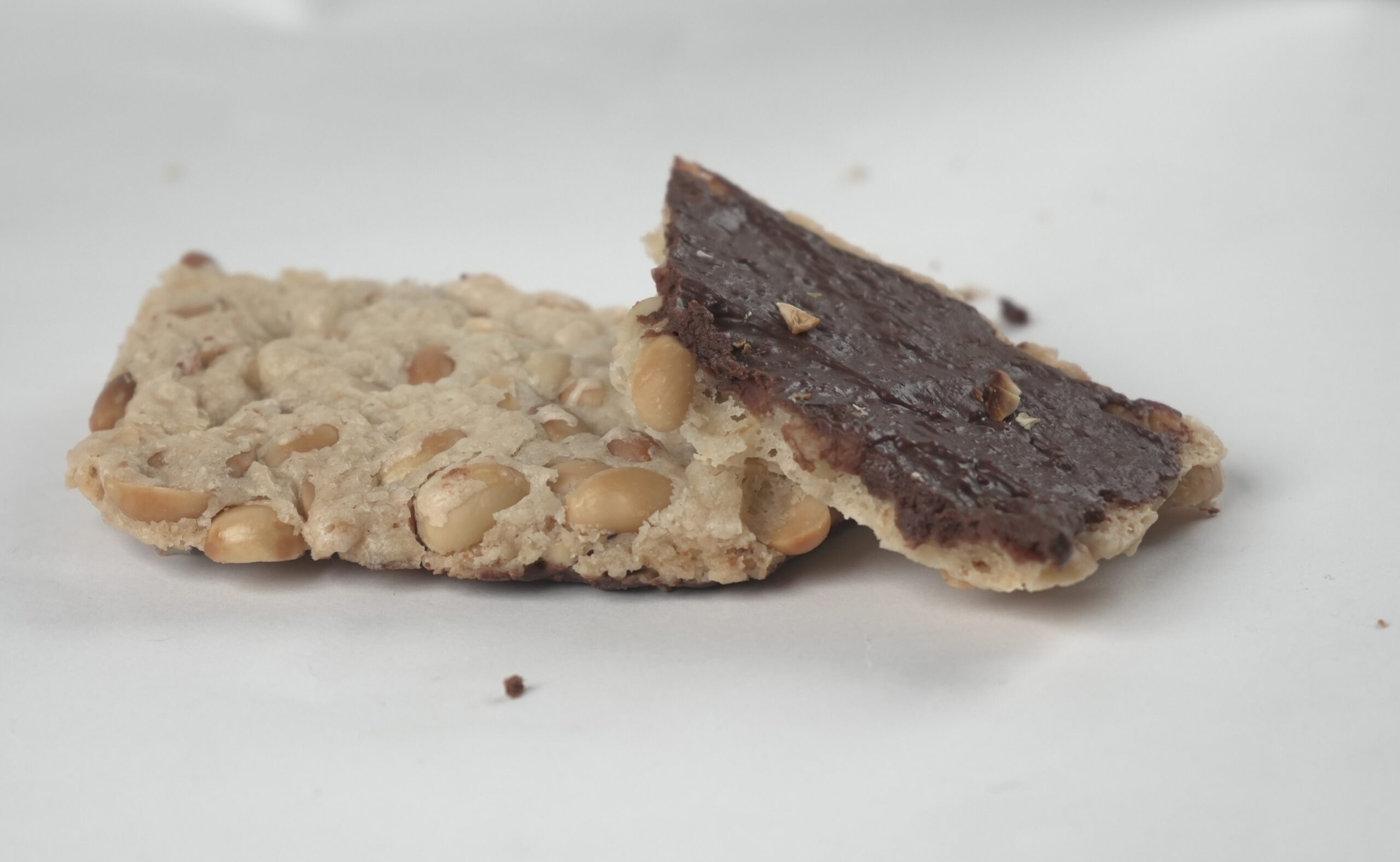 PEANUTS BRITTLE CHOCOLATE BARK - Image 2