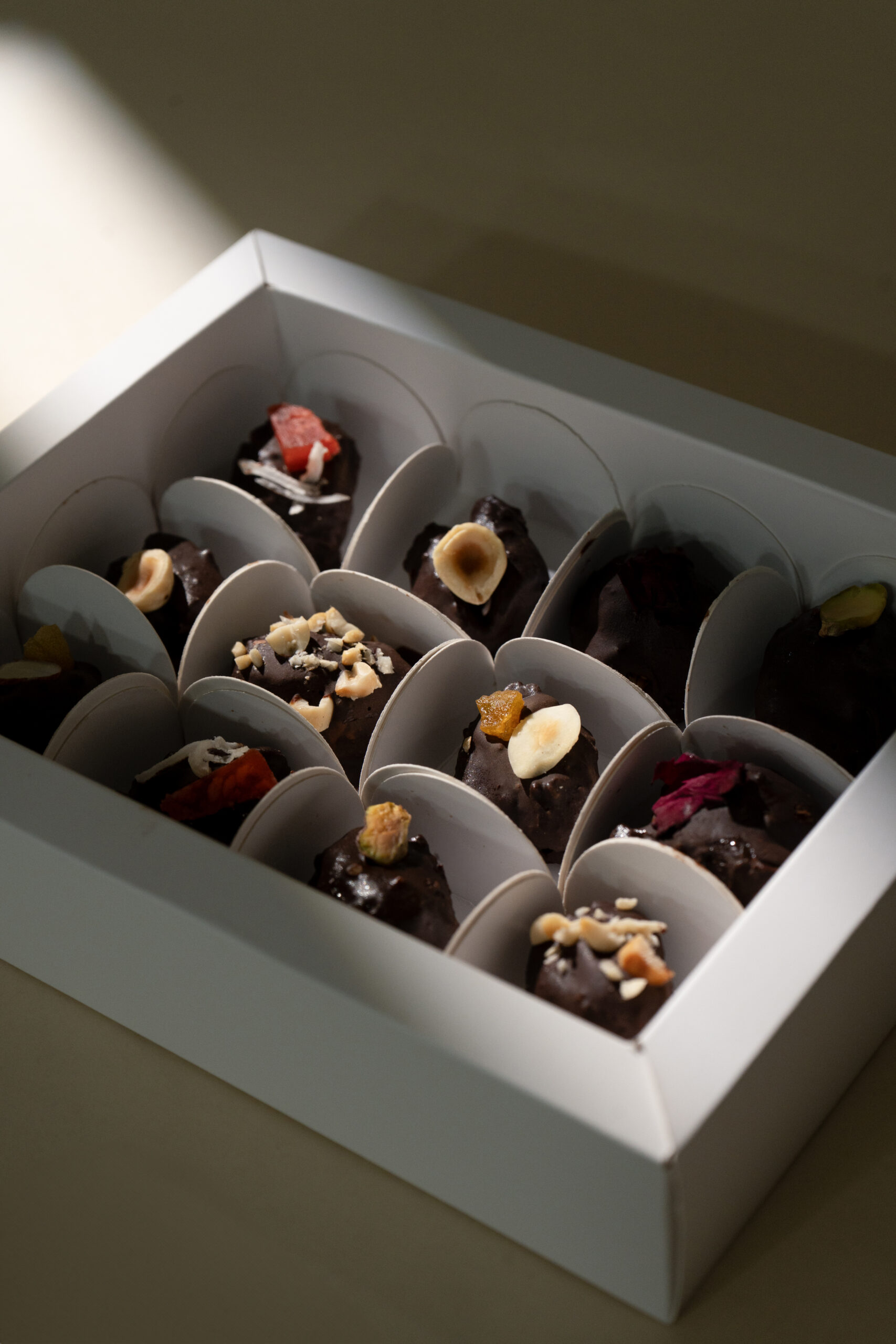 ROYAL DATES CHOCOLATE BOX - Image 2